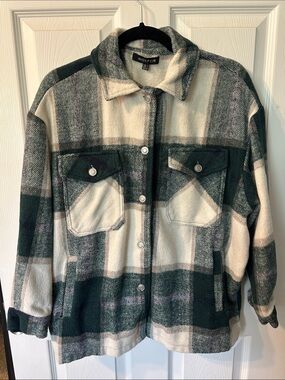 Women's Green & Cream Plaid Shacket
